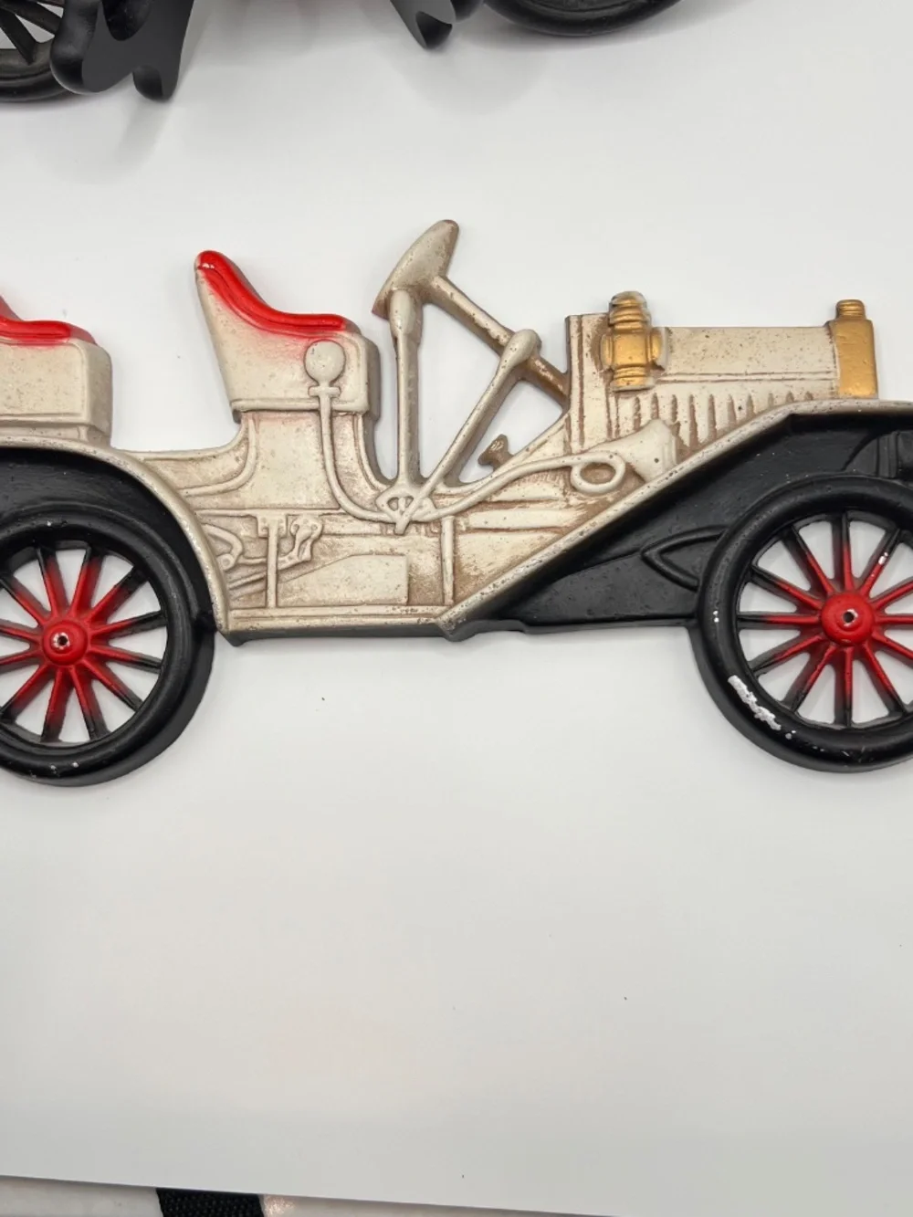 VTG Midwest Cast Aluminum Hanging Wall Car Plaques Set of 3. Red/Green/White